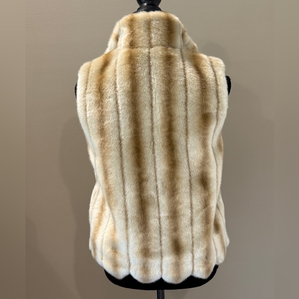 Women’s FRANCES VALENTINE Tan faux fur scalloped hem full zip vest- Size XS - Picture 6 of 12